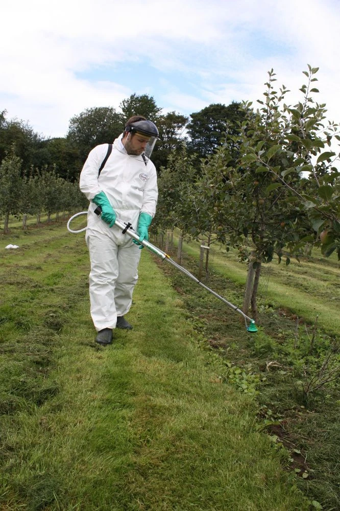 Herbi-4 Handheld Spinning Disc Applicator 2 Herbi-4 Handheld Spinning Disc Applicator - Image 2